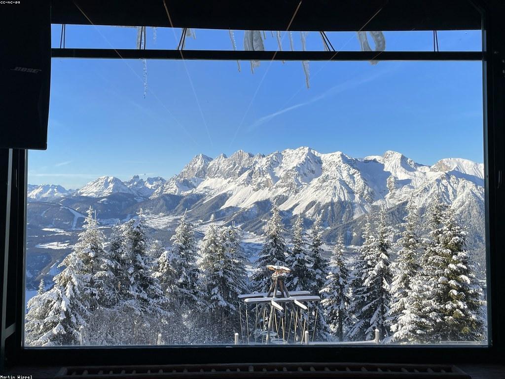 គំនិតសកម្មភាពលេងនៅក្នុងបន្ទប់ទទួលភ្ញៀវ