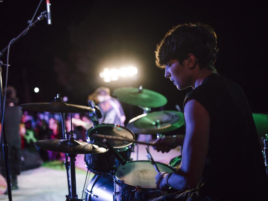 គំនិតសកម្មភាពលេងនៅក្នុងបន្ទប់ទទួលភ្ញៀវ